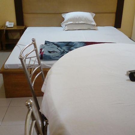 Royal Park Residential Hotel Chittagong Esterno foto