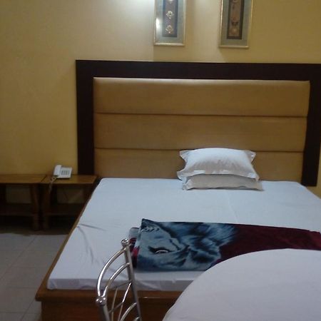 Royal Park Residential Hotel Chittagong Esterno foto