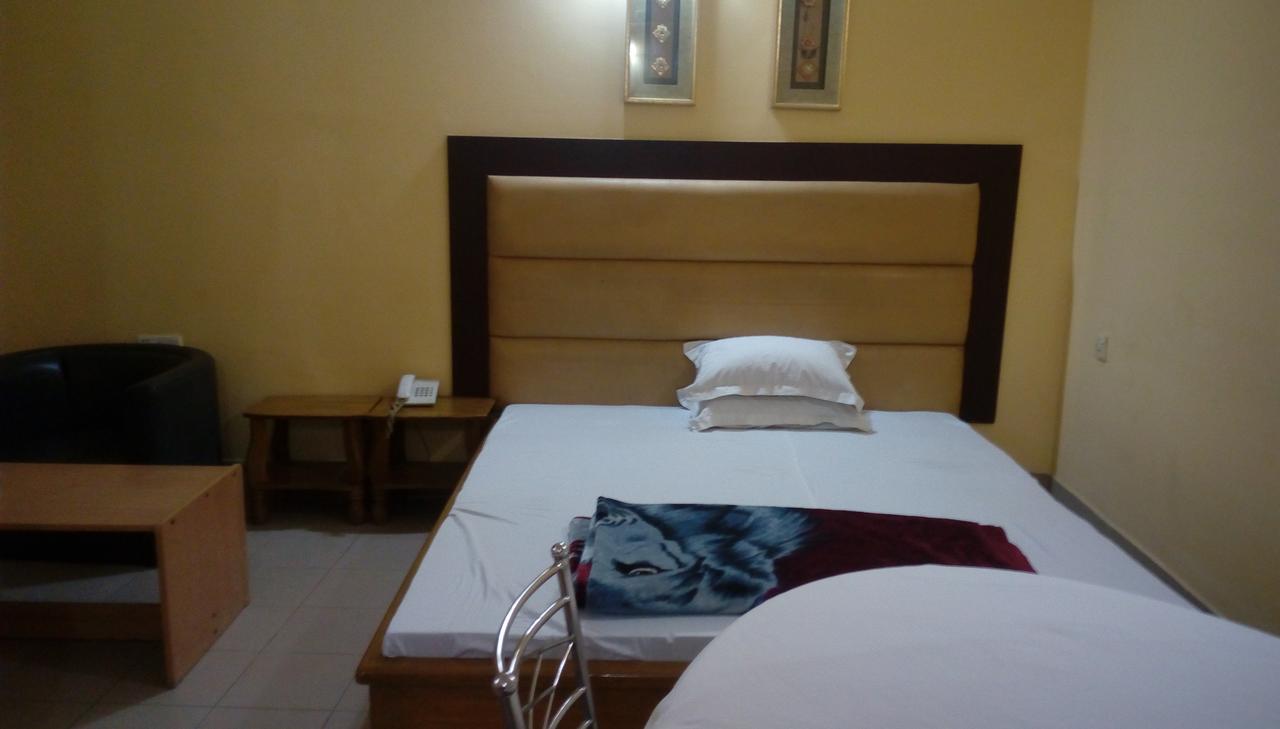 Royal Park Residential Hotel Chittagong Esterno foto